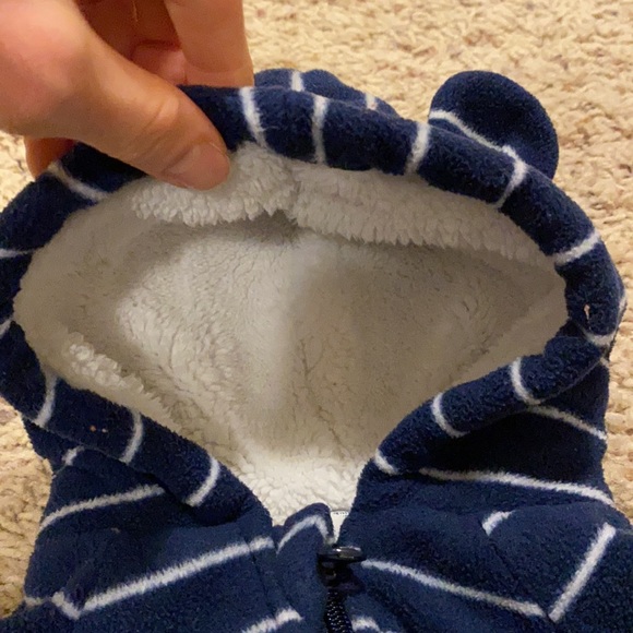 Excellent Condition Old Navy super warm and cozy hooded one piece for 0-3M - Picture 4 of 7